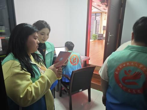 幕后耕耘显担当 青春奉献助盛会...