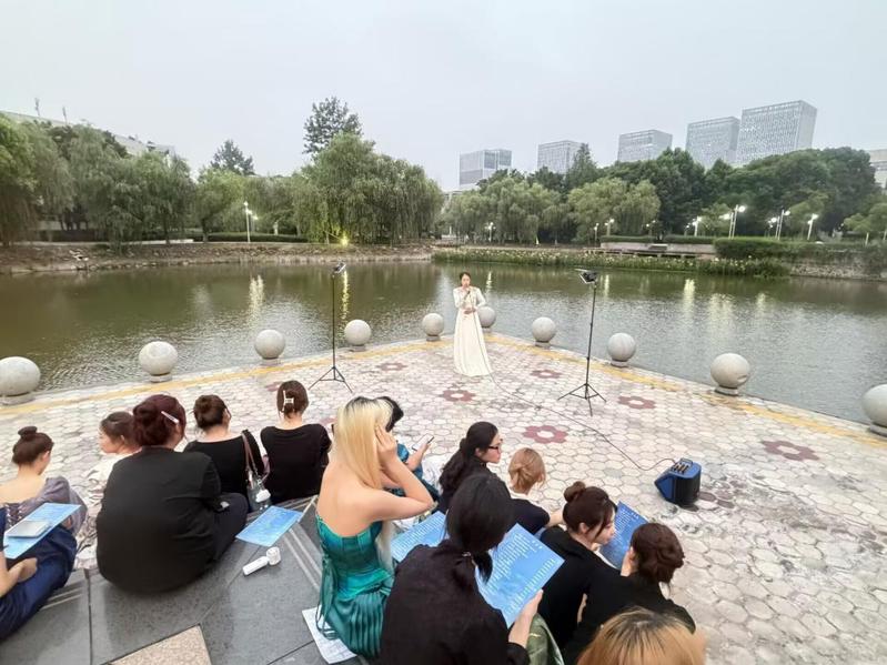 湖畔雅韵迎华诞 青春放歌砺初心...