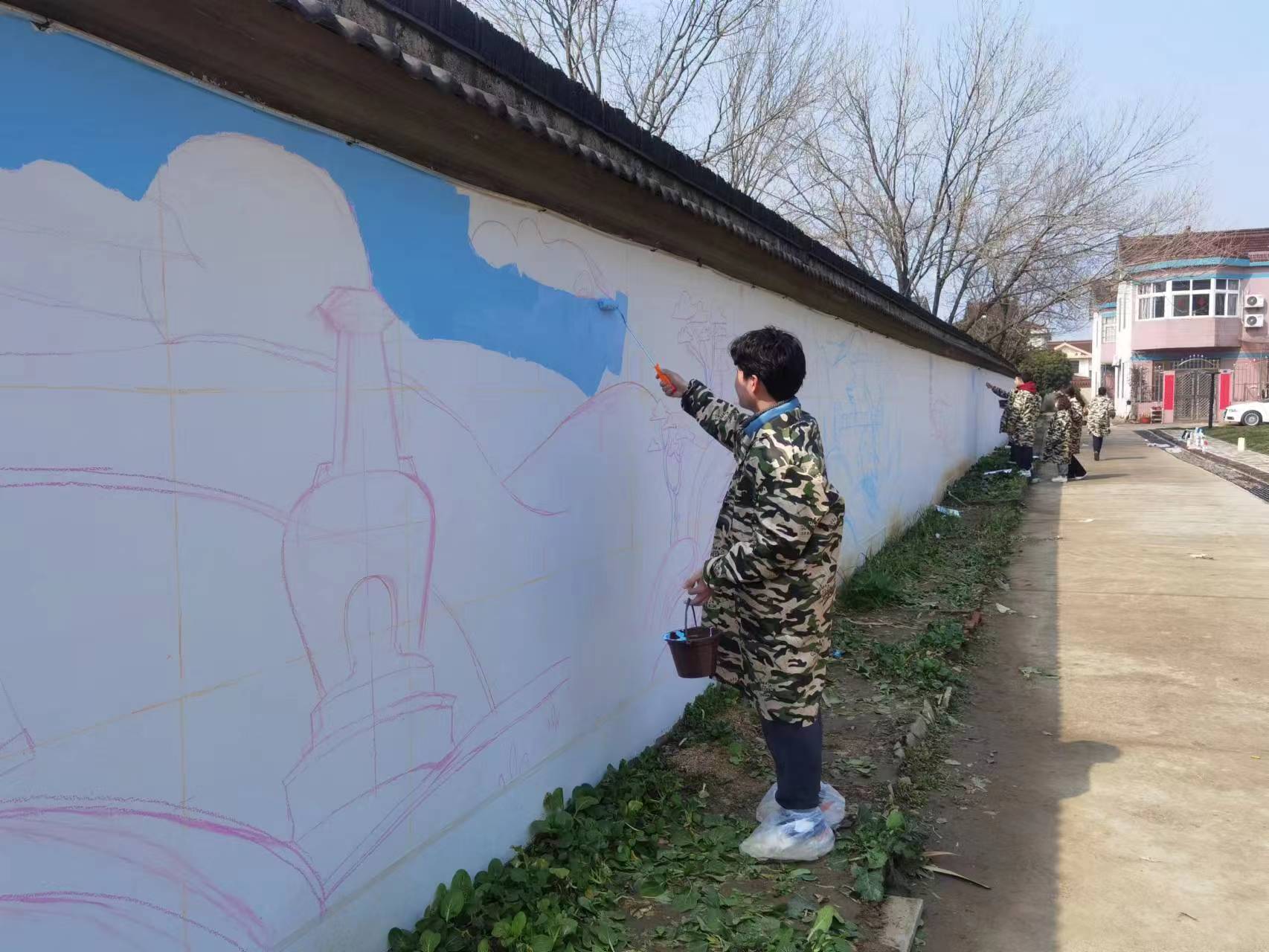 艺术学院顺利完成“手绘乡村·画说振兴”墙绘活动