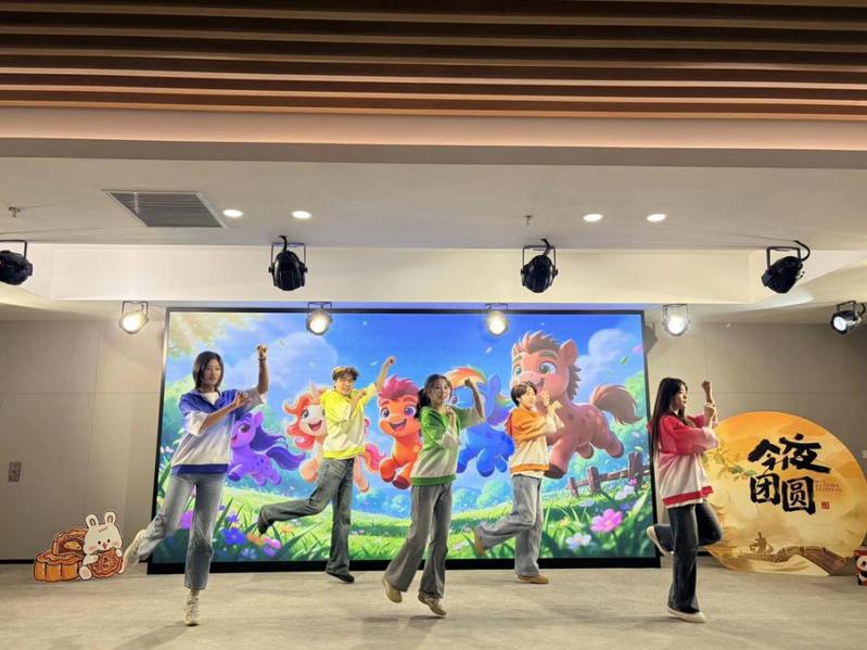 情暖中秋 艺献桑榆——艺术学院...